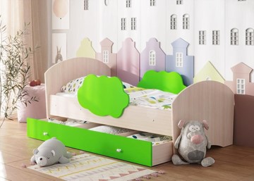 Детская кровать с бортиками Тучка с ящиком, корпус Дуб млечный, фасад Лайм в Мурманске