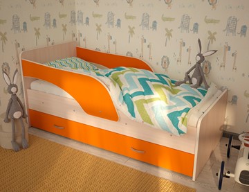 Детская кровать с бортиками Максимка, корпус Млечный дуб, фасад Оранжевый в Мурманске