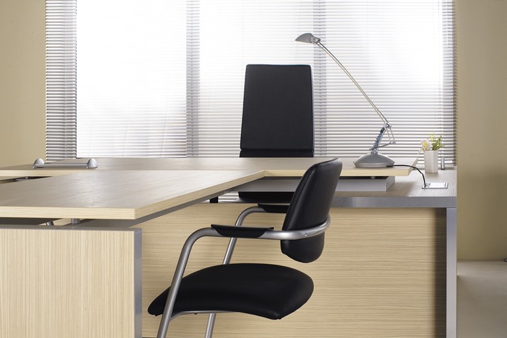 Офисный стол для руководителя Reventon, зебрано песочный, правый (180х90х76) МЕ 130 в Мурманске - изображение 3